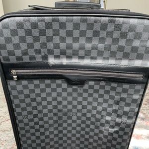 LV Luggage (Black) used like new. Used a few times for trips.